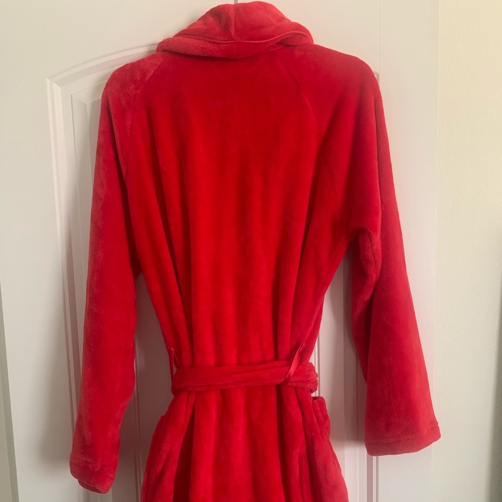 NEW Victoria Secrets Red Robe with tags (medium)